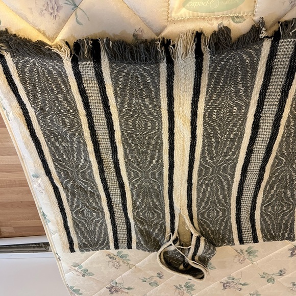 Men’s wool poncho imported one size - Picture 2 of 2